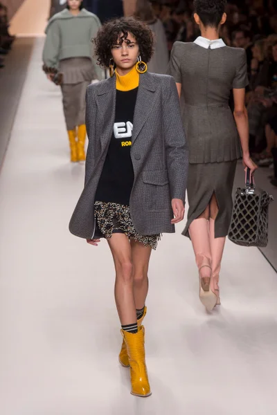 Look 25